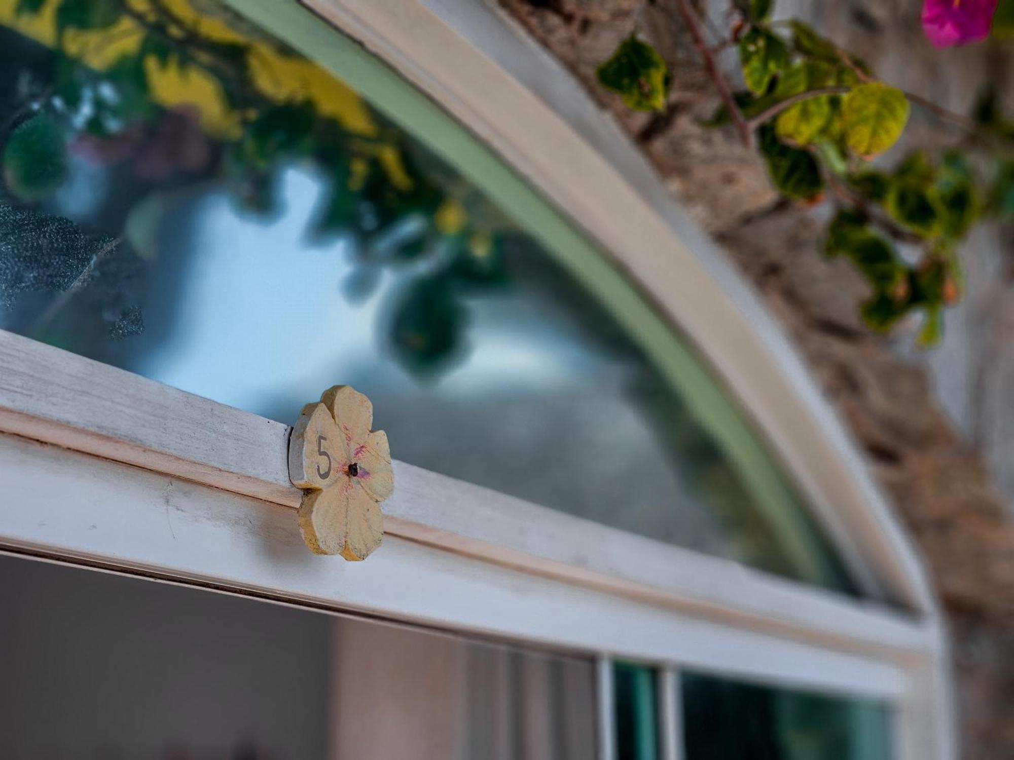 Bella Vista Ocean View Hotel Búzios Exterior foto A window latch