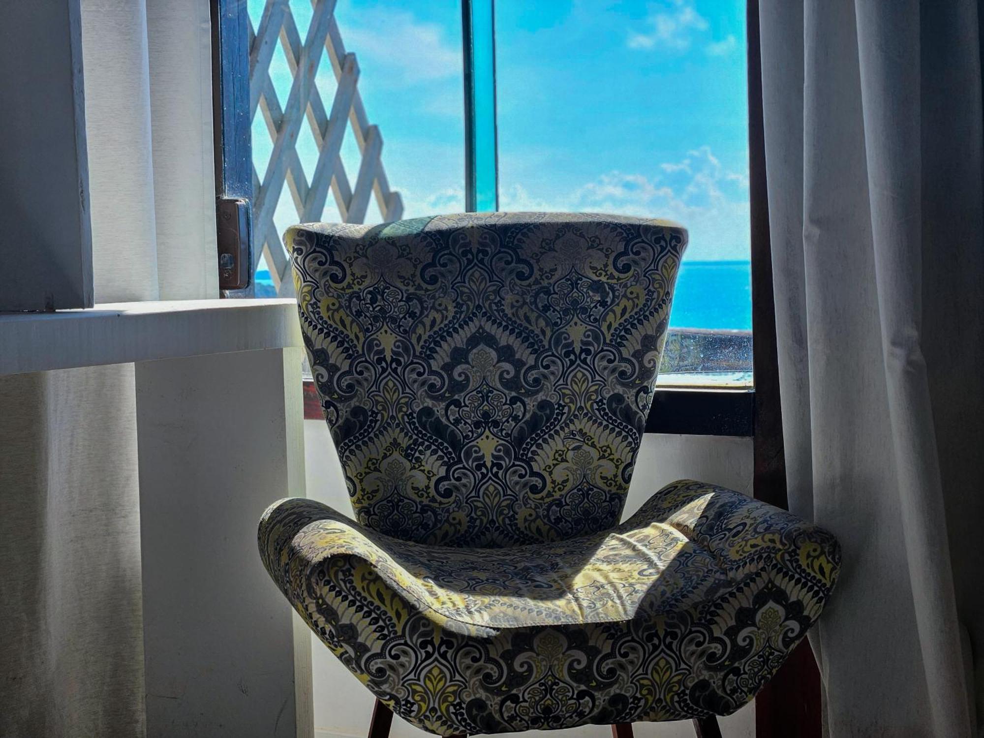 Bella Vista Ocean View Hotel Búzios Exterior foto A chair in a hotel room
