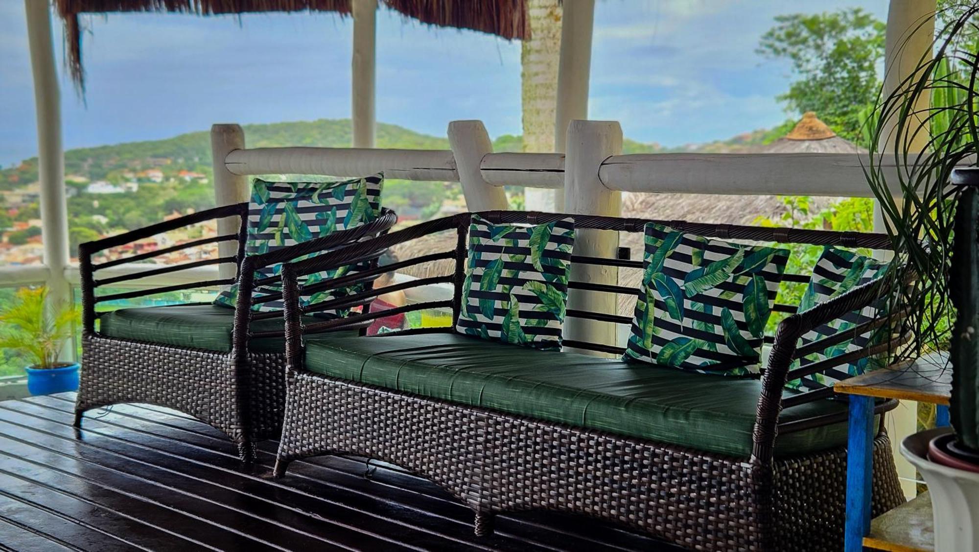 Bella Vista Ocean View Hotel Búzios Exterior foto A rattan sofa